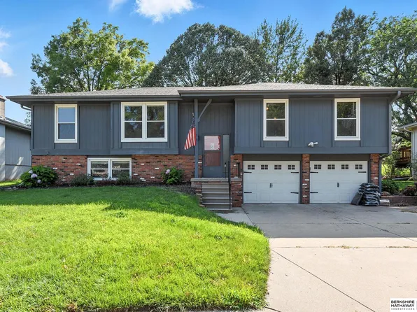 1424 N 146th Plz, Omaha, NE 68154