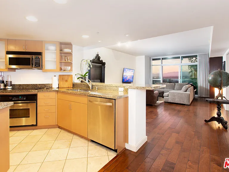 13700 Marina Pointe Dr #1507 — Photo 1