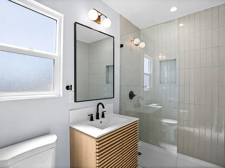 4451 Illinois St — Photo 4