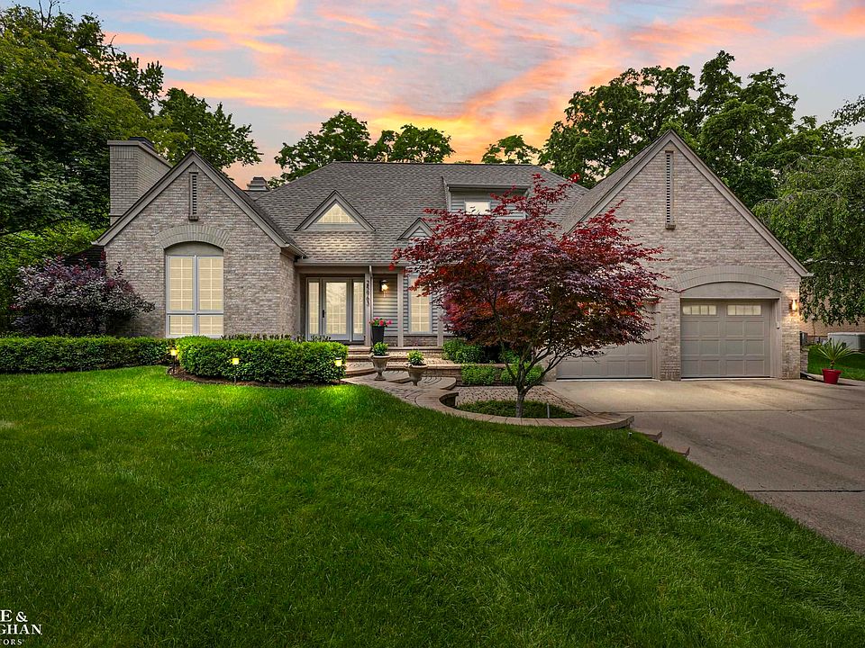 1st image of 25963 Ridgewood Dr
