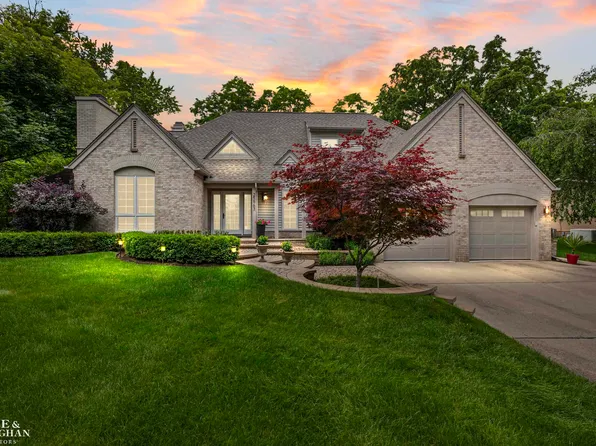 25963 Ridgewood Dr, Farmington Hills, MI 48336
