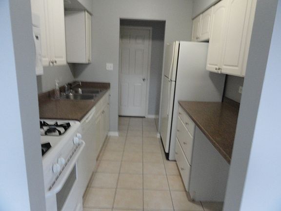 5th image of 15727 Peggy Ln APT 7