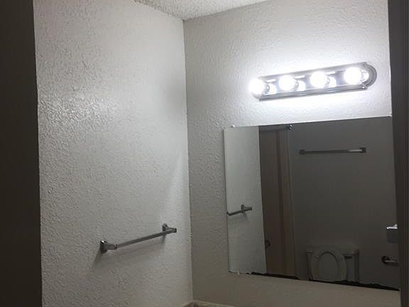 4th image of 1009 NW Summercrest Blvd APT B
