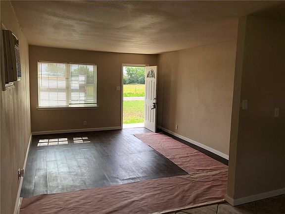 3rd image of 3811 Criswell Dr