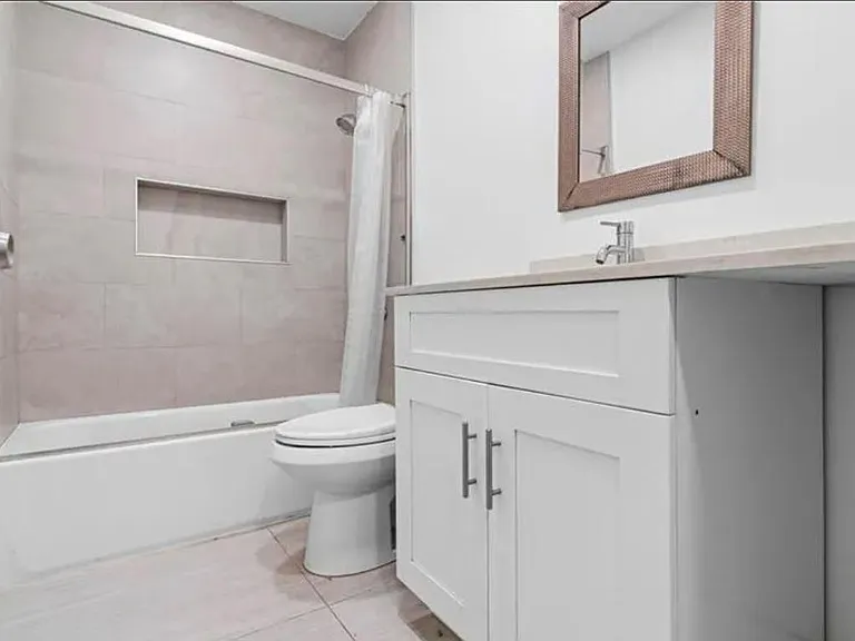 5911 SW 36th Ter — Photo 8