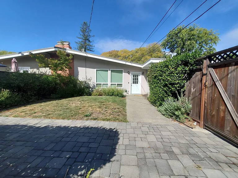 6 Stadium Way — Photo 2