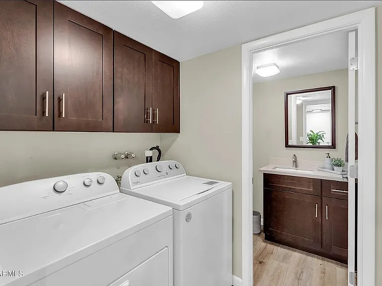 4245 N Miller Rd — Photo 10