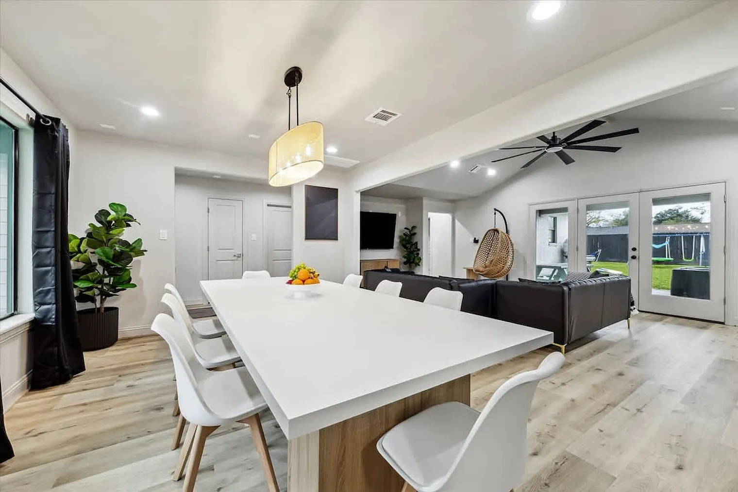 4 bed, 2.0 bath, 1883 sqft, $8,824 — Photo 2