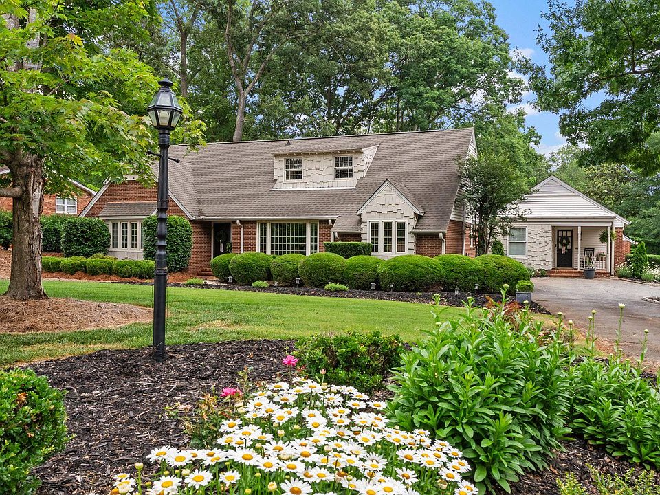 1st image of 300 Lake Forest Dr
