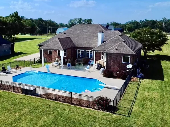419 W Hester Rd, Cottontown, TN 37048