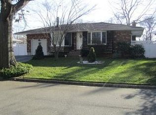 12 Sheldon Pl, Commack, NY 11725