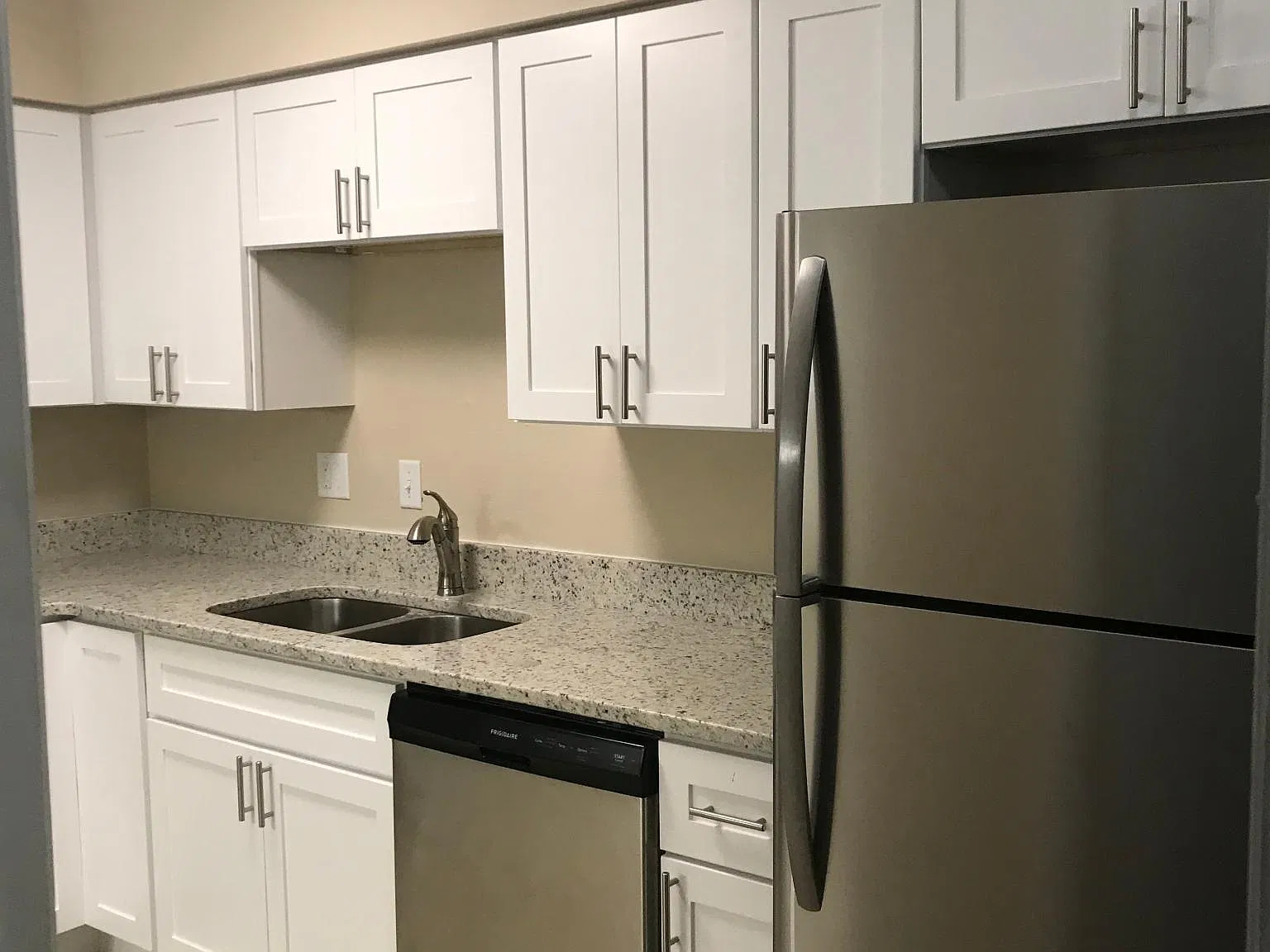 2 bed, 900 sqft, $1,425 — Photo 2