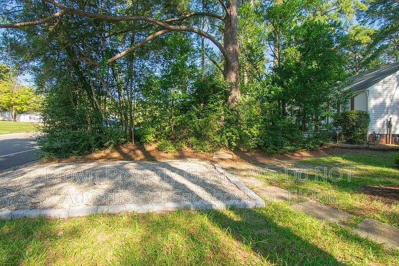 2 bed, 1.0 bath, 768 sqft, $1,250 — Photo 2