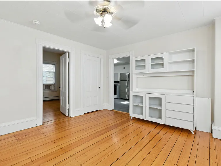 547 Broadway — Photo 4