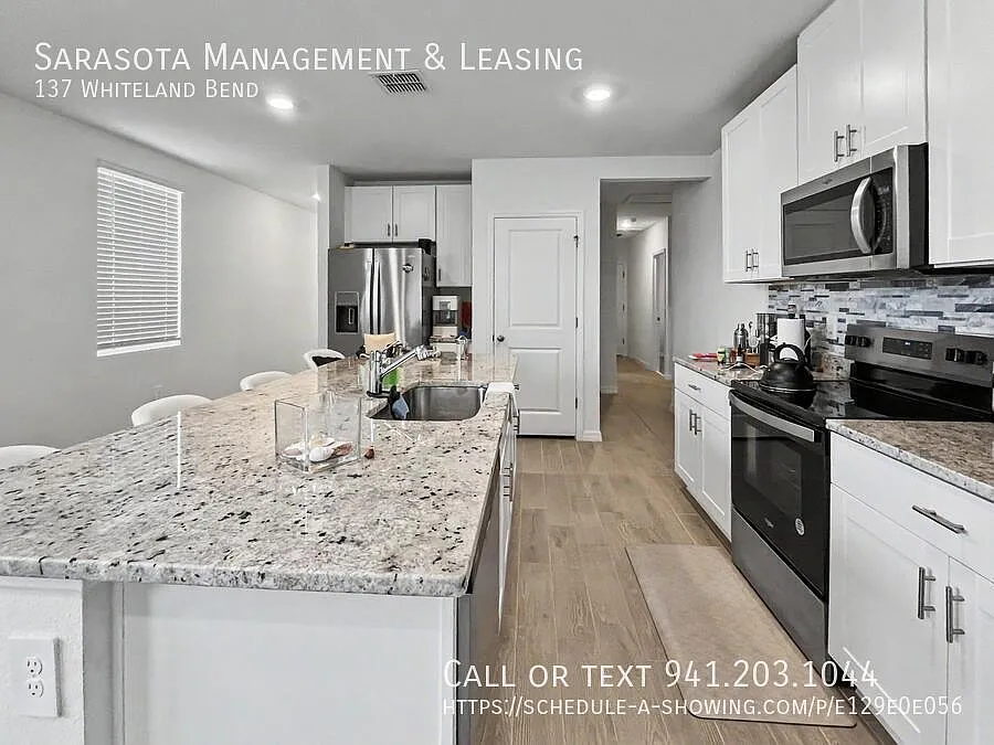 Furnished 4 Bedroom Home in Resort-Style Magnolia Bay Community — Photo 4