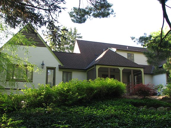 3rd image of 1040 Indianwood Rd