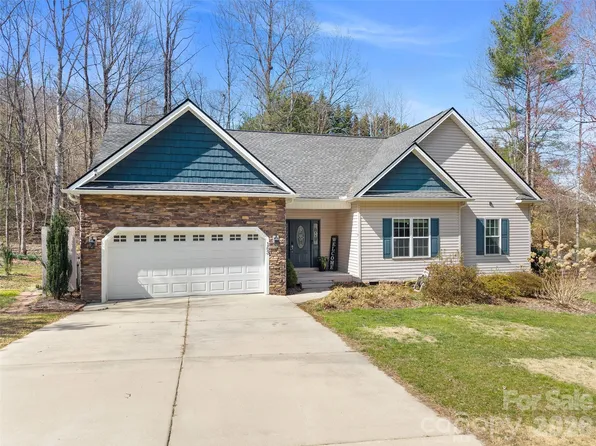 163 Oak Apple Ln, Hendersonville, NC 28792