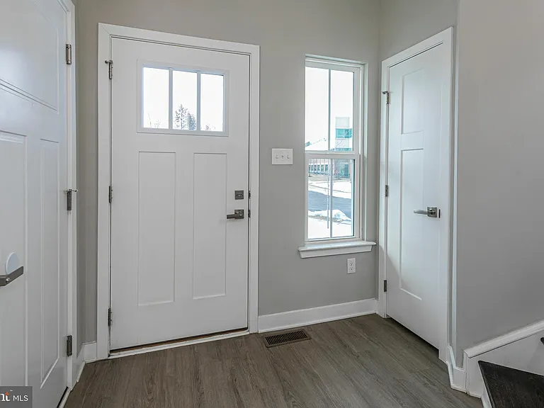 2410 Lenox Dr — Photo 3