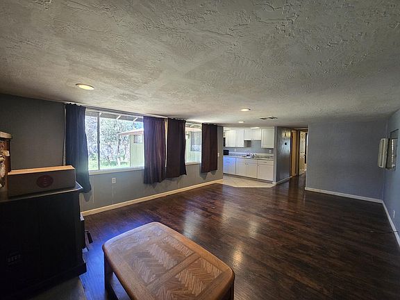 3rd image of 118 E Frontier St