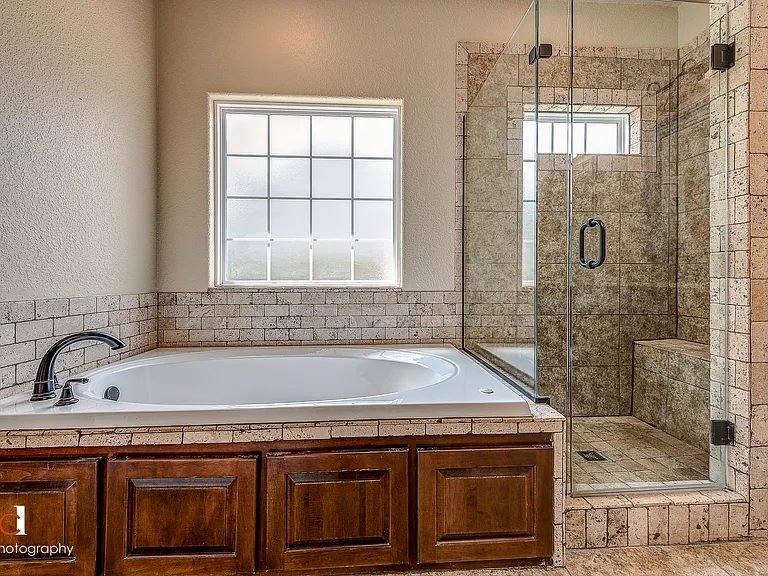 1408 NE Dysart Woods Ln — Photo 29