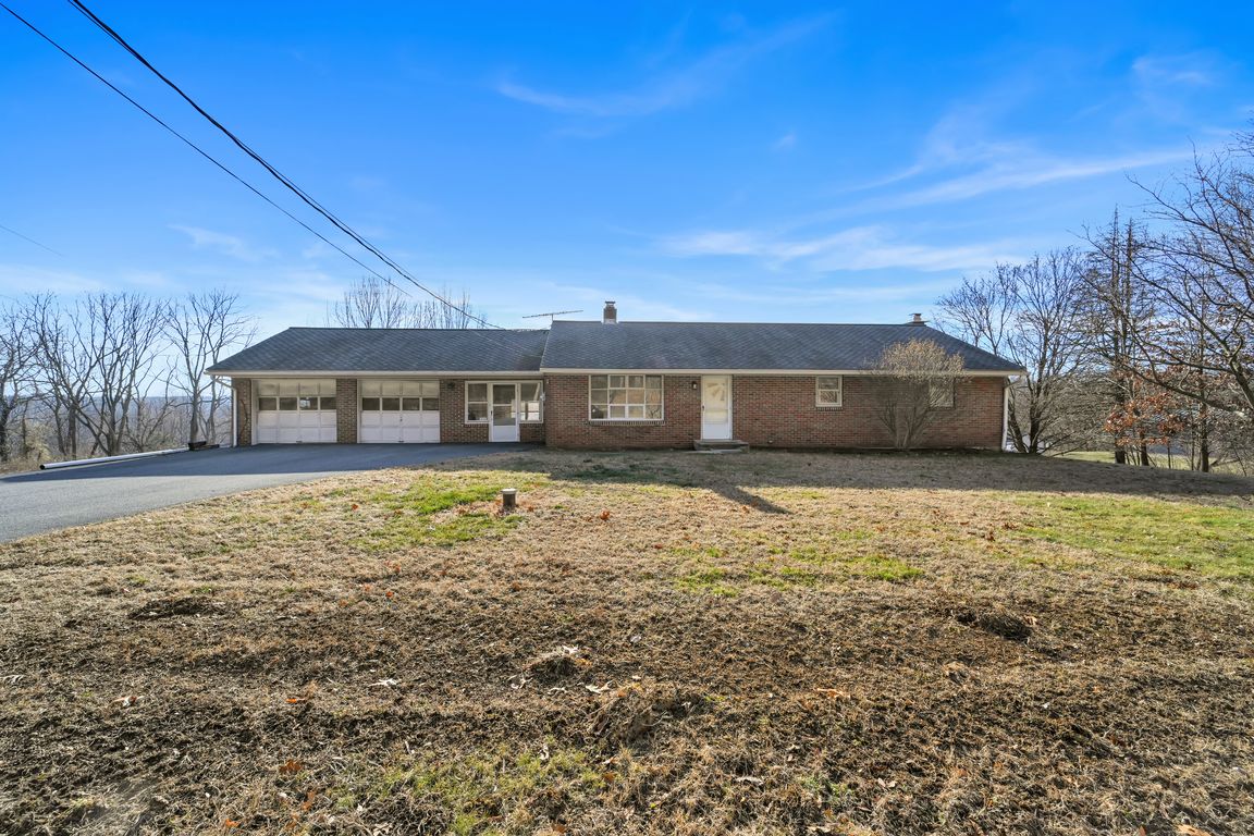 01-Exterior Front