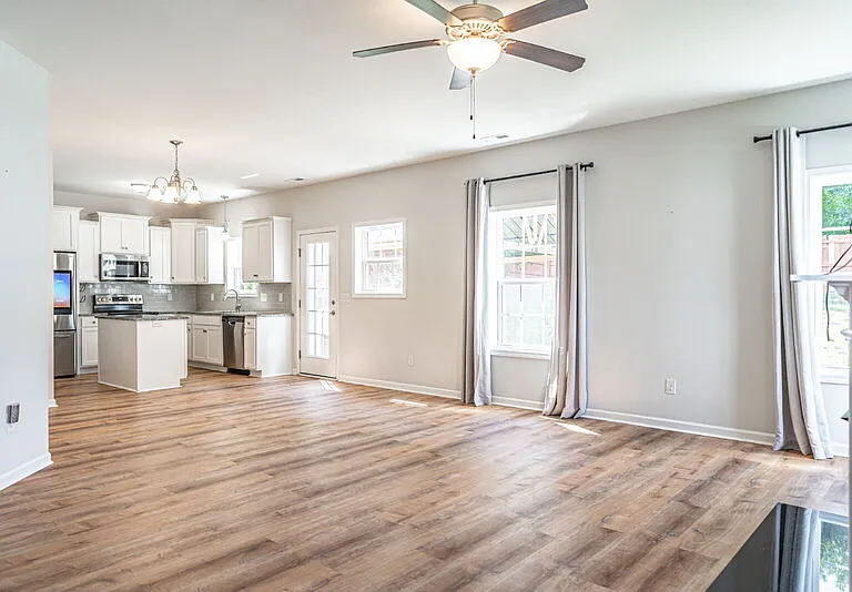 130 Henley Pl — Photo 5