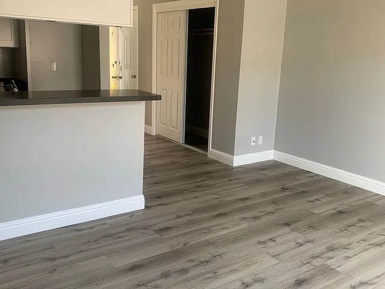 560 Charter St — Photo 3