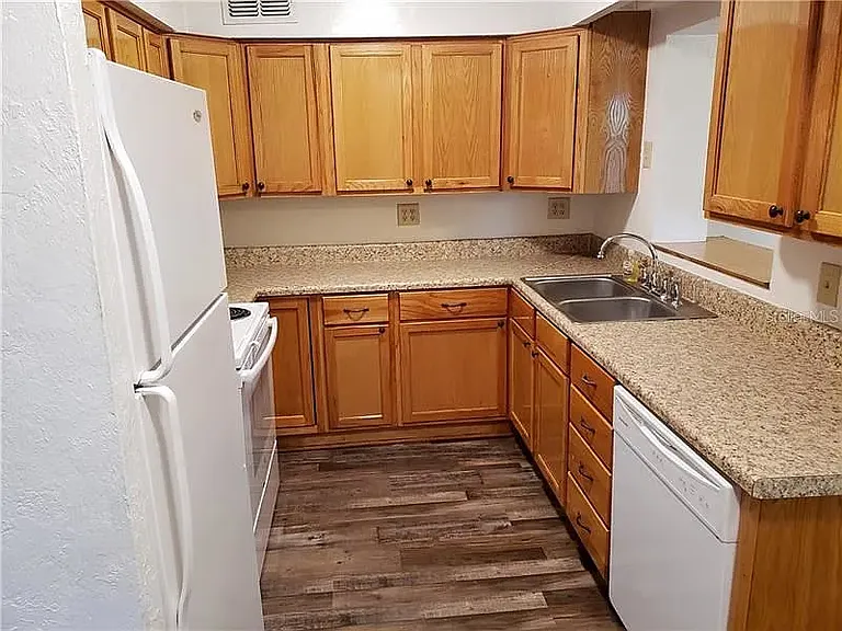 1841 Linden Rd — Photo 6