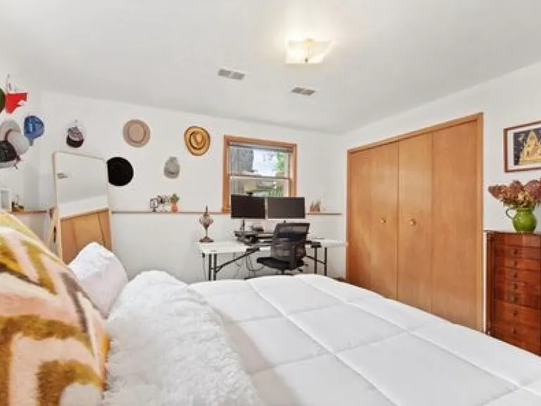 5105 Wallace Ave #B — Photo 6