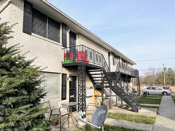 2nd image of 654 Riverview Dr