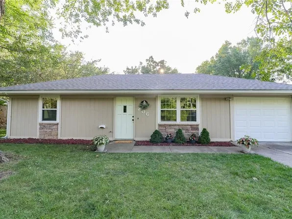 206 7th Ave S, Greenwood, MO 64034