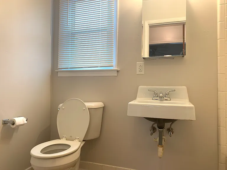 1020 W Hancock Ave — Photo 4