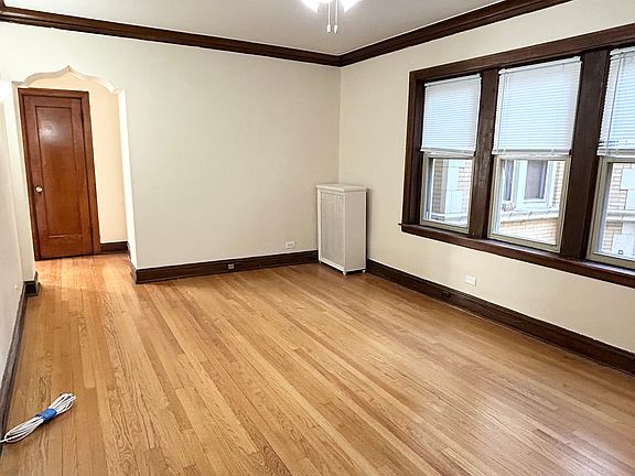 2nd image of 5236 N Rockwell St #1A