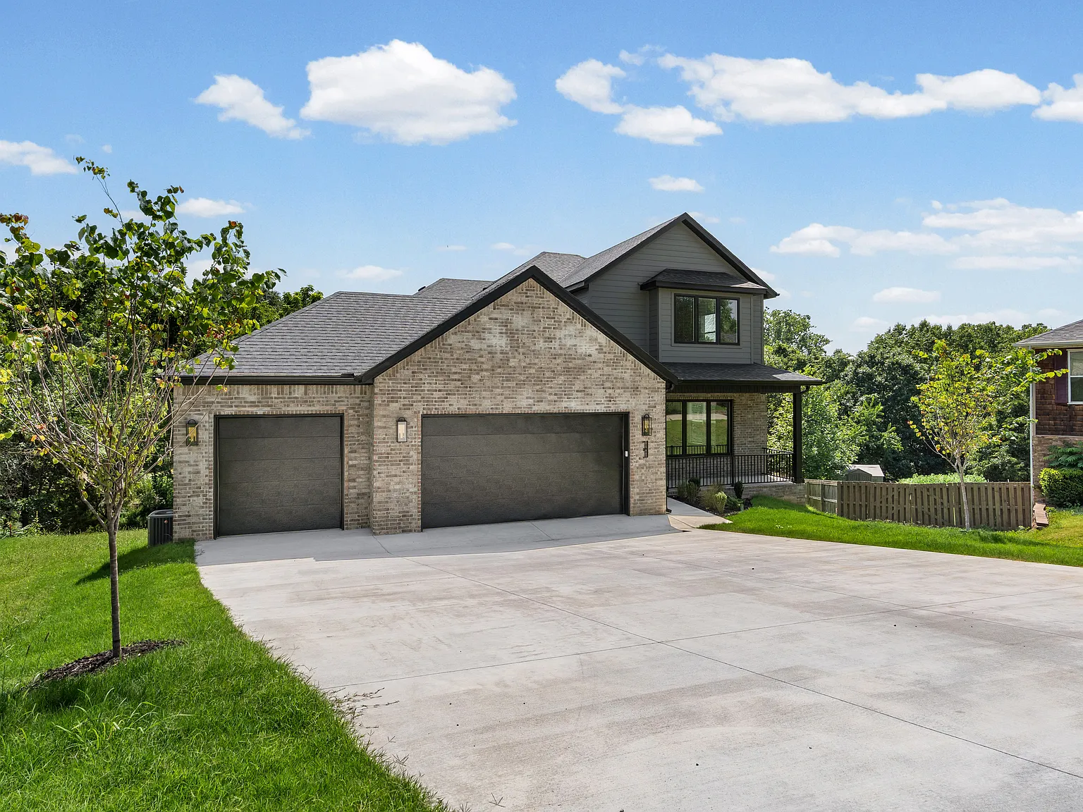 4 bed, 2.5 bath, 2196 sqft, $2,700 — Photo 2
