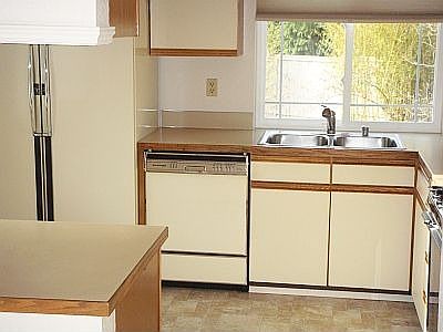 Kitchen w/ new vinyl floor