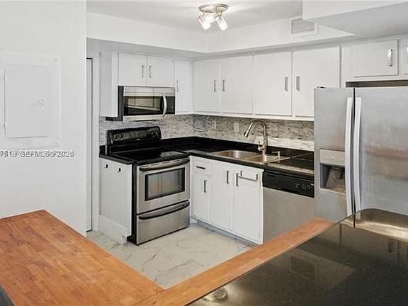 4th image of 1420 Brickell Bay Dr APT 505C