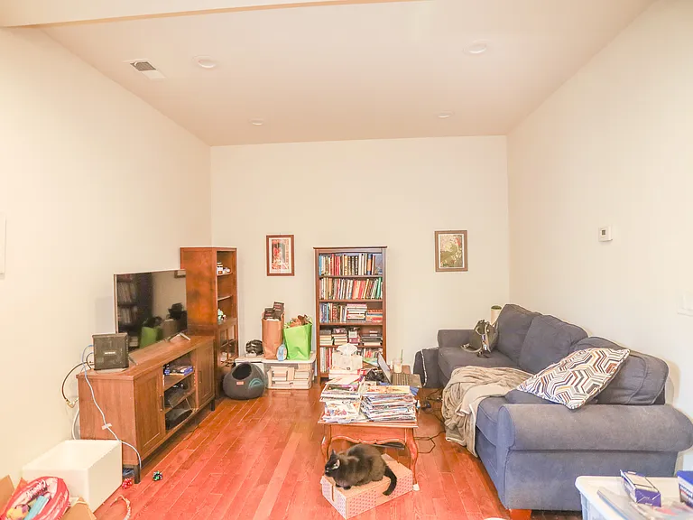 652 W Roscoe St #104 — Photo 4