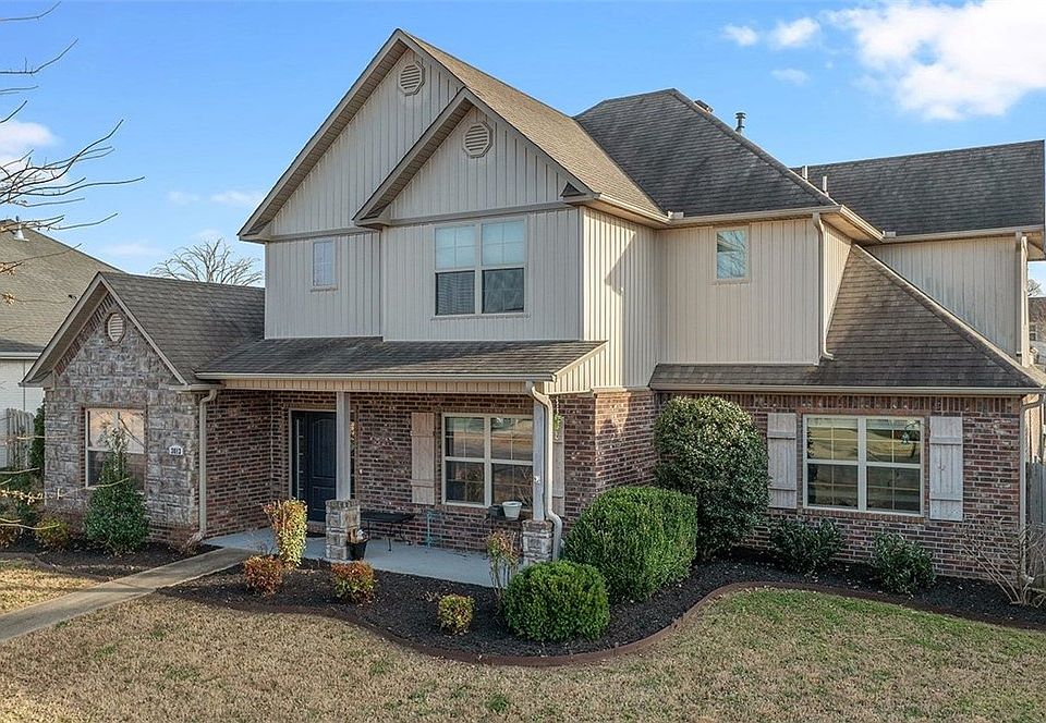 1st image of 3083 E Royal Dr