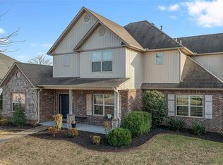 3083 E Royal Dr, Fayetteville, AR 72701