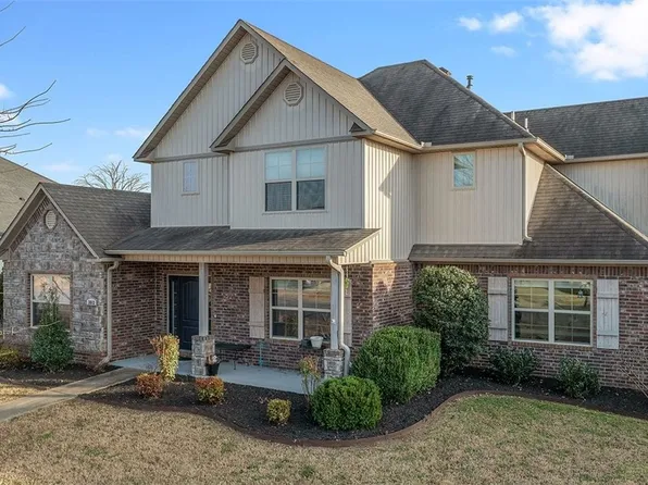 3083 E Royal Dr, Fayetteville, AR 72701