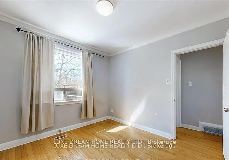 16 Perivale Cres — Photo 10