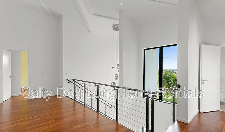 3001 John Anderson Dr — Photo 16