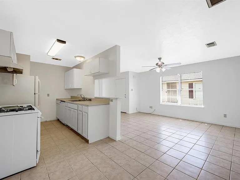 308 Willowick St — Photo 10