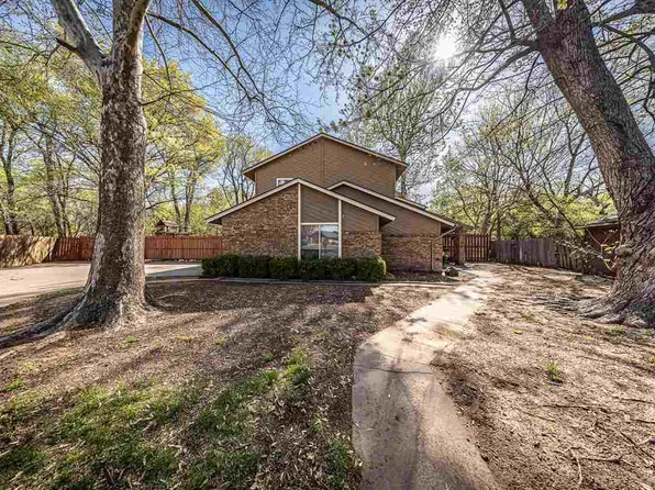 2302 NE 9th St, Lawton, OK 73507