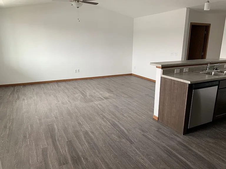 Lipton Apartments — Photo 17