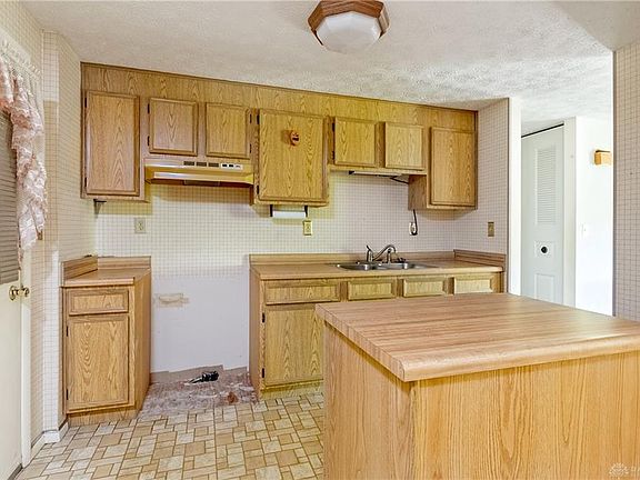 4th image of 2228 Pinebrooke Ct
