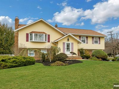81 Queen Ct, Hillsdale, NJ, 07642