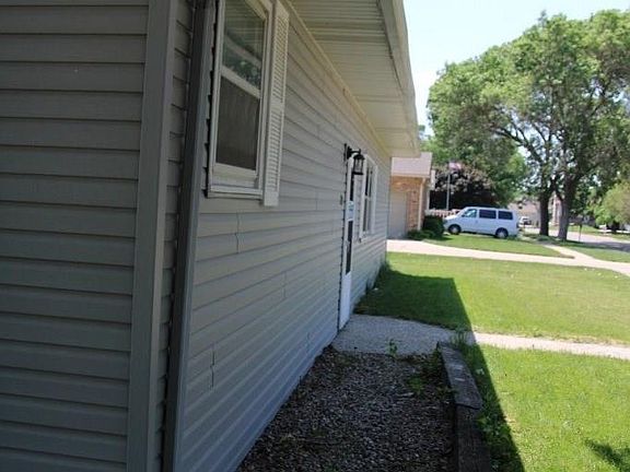 3rd image of 724 E 22nd St