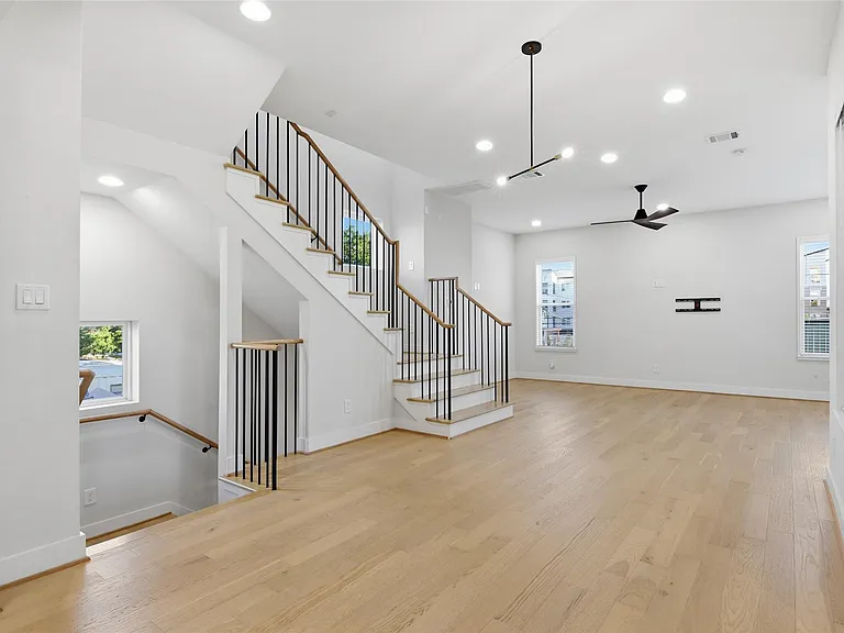 2204 Lou Ellen Ln — Photo 14