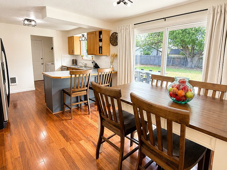 394 S Harlan Pl — Photo 9